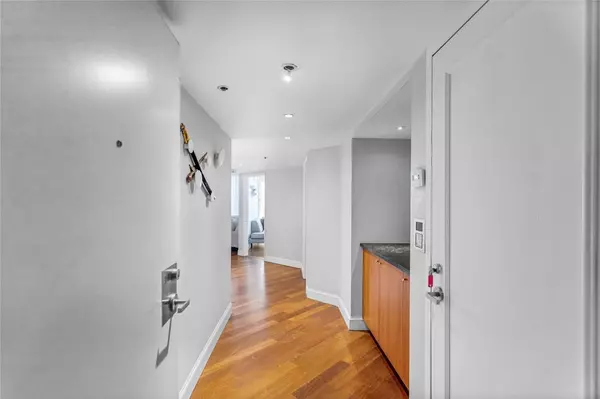 Miami, FL 33132,1717 N Bayshore Dr #3040