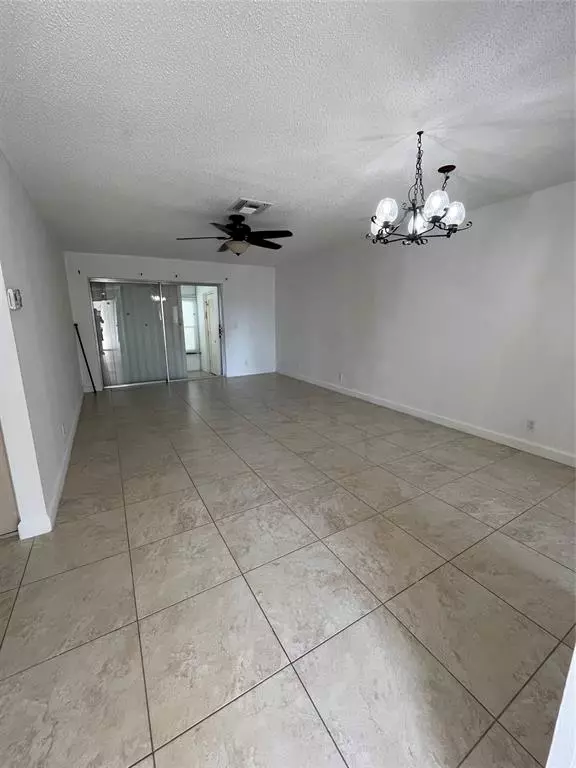 West Palm Beach, FL 33415,2868 Ashley Dr #C