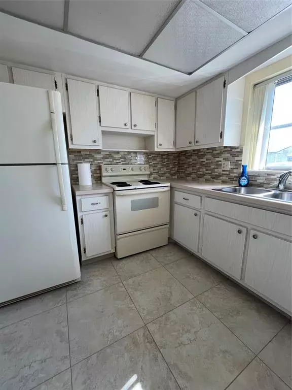 West Palm Beach, FL 33415,2868 Ashley Dr #C