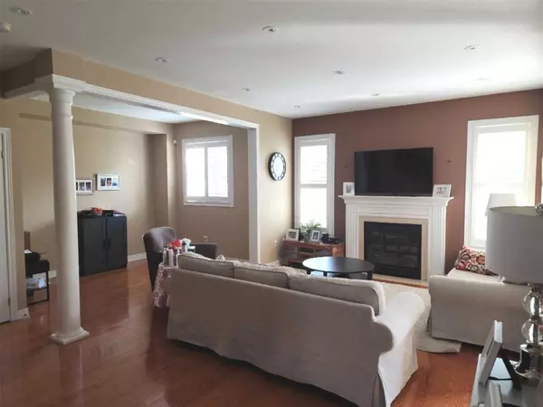 Oakville, ON L6H 0B1,2374 North Ridge TRL