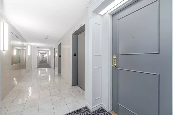 Mississauga, ON L5B 3Z2,155 Hillcrest AVE #1916