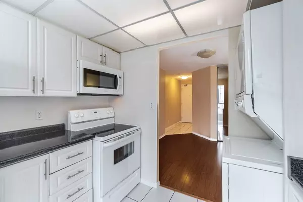 Mississauga, ON L5B 3Z2,155 Hillcrest AVE #1916