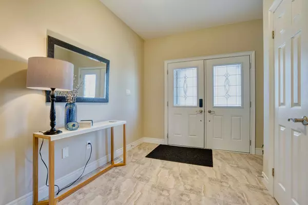 London North, ON N6G 0P4,2400 Callingham DR