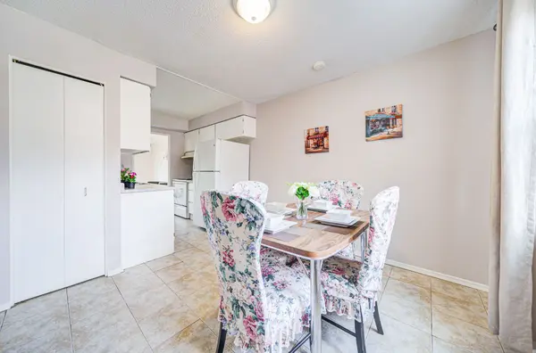 Waterloo, ON N2L 5S7,401 Keats WAY #2