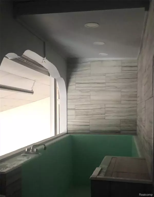 Detroit, MI 48204,12038 Grand River AVE W