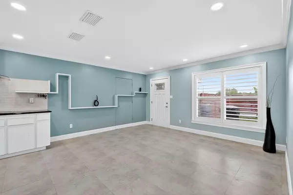 Other City - In The State Of Florida, FL 33710,1201 N Tyrone Blvd N