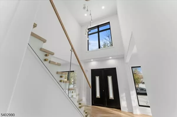 Livingston Twp., NJ 07039,83 Falcon Rd