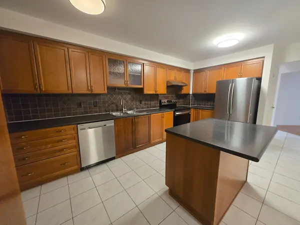 Vaughan, ON L4J 4T5,83 Roxborough LN