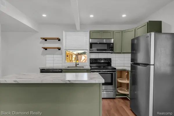 Farmington Hills, MI 48336,21487 Averhill ST