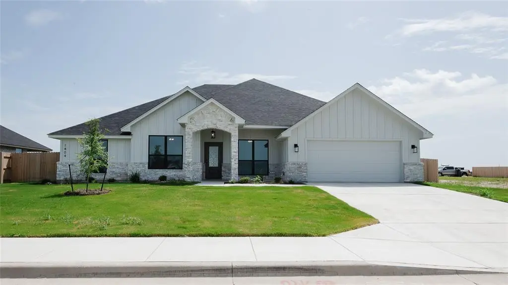 1404 Tahonta Drive, Hewitt, TX 76643