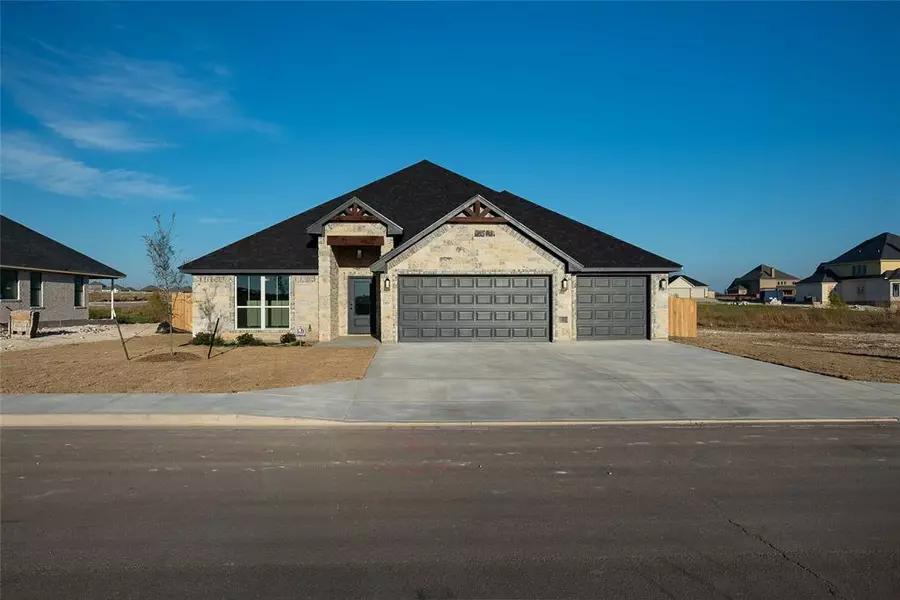 1404 Red Rock Road, Hewitt, TX 76643