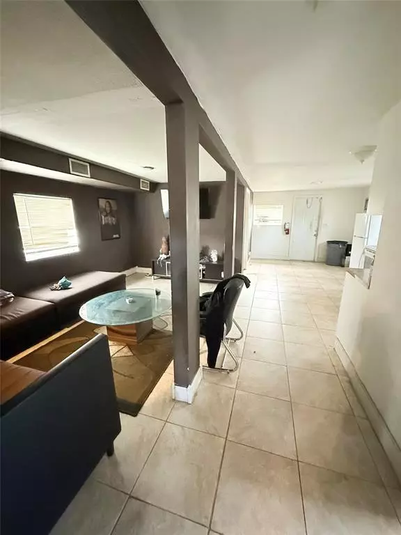 Hollywood, FL 33023,5621 Pembroke Rd