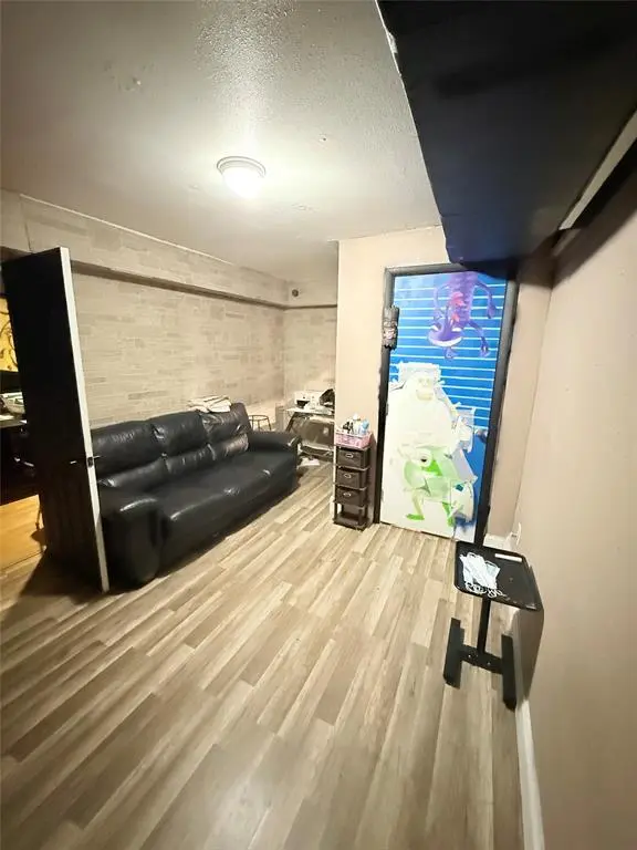 Hollywood, FL 33023,5621 Pembroke Rd