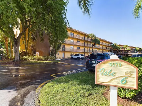 Boca Raton, FL 33428,9370 SW 8th St #301