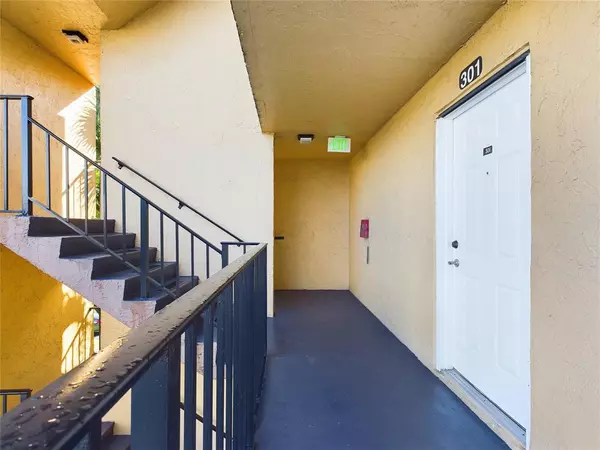 Boca Raton, FL 33428,9370 SW 8th St #301