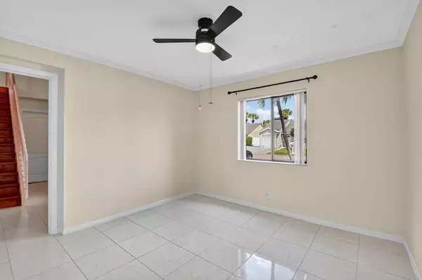 Lake Worth, FL 33463,6044 STRAWBERRY FIELDS Way