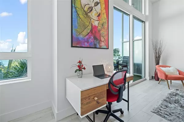 Miami, FL 33132,1900 N Bayshore Dr #706