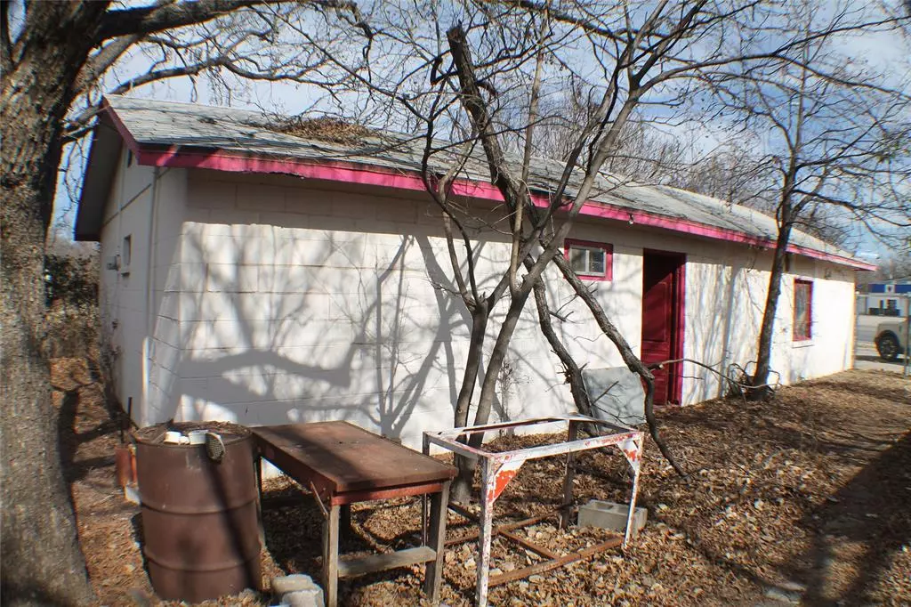 Brownwood, TX 76801,709 W Commerce