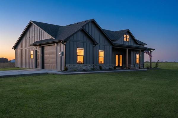 213 Private Road 33083, Sumner, TX 75486