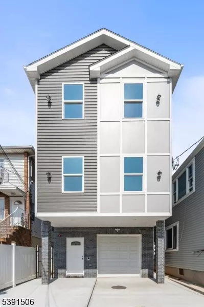 225 Delaware St,  Elizabeth City,  NJ 07206