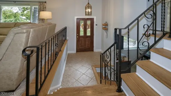 Oakland Boro, NJ 07436,21 Cardinal Dr