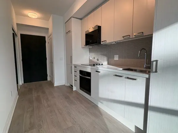 Toronto C10, ON M4S 0E2,20 Soudan AVE #2010