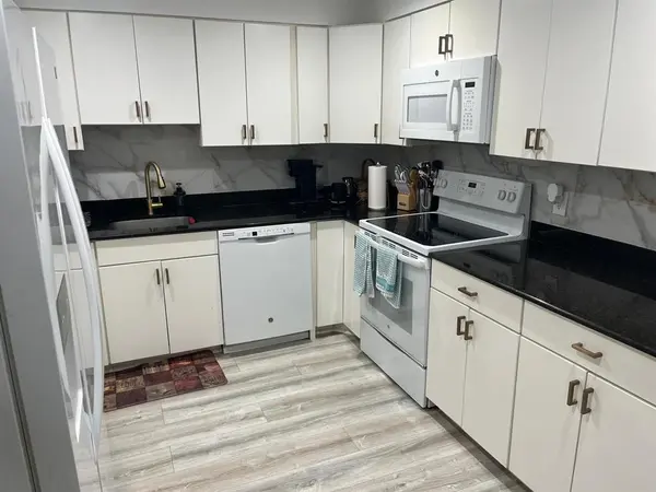 Weston, FL 33326,491 Racquet Club Rd #106