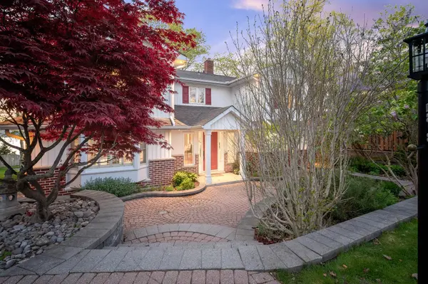 10 White Oaks RD, Barrie, ON L4N 4C1