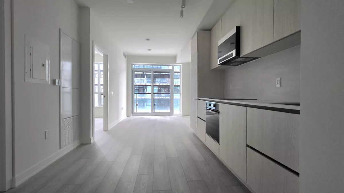 Toronto C10, ON M4P 0E9,120 Broadway AVE #1508