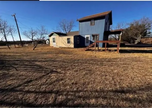 1405 N 3rd Street, Bangs, TX 76823