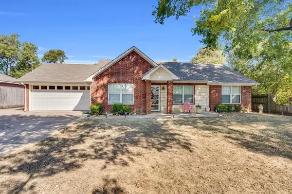 412 W 3rd Street,  Kennedale,  TX 76060