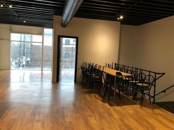 Toronto E02, ON M4E 1G2,2252 Queen ST E #2