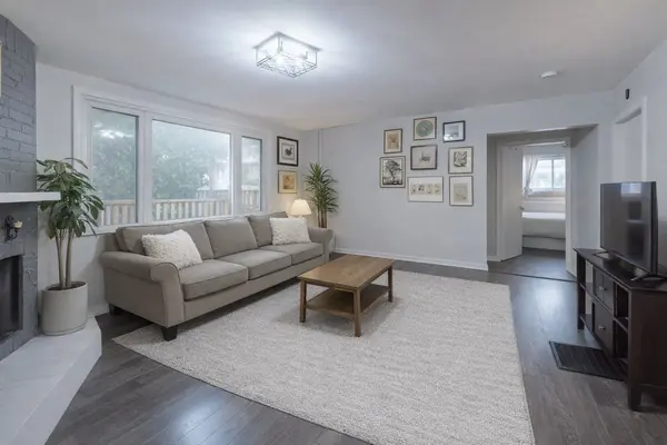 Toronto E01, ON M4K 2Z2,117 Hampton AVE #Main