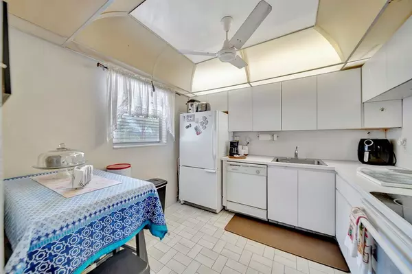 Margate, FL 33063,3100 Holiday Springs Blvd #305