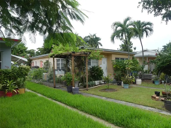 Hollywood, FL 33020,1629 Mayo St