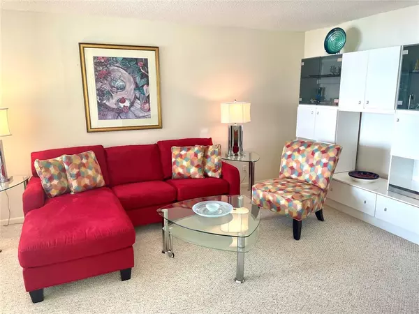 Deerfield Beach, FL 33442,40 Keswick B #40