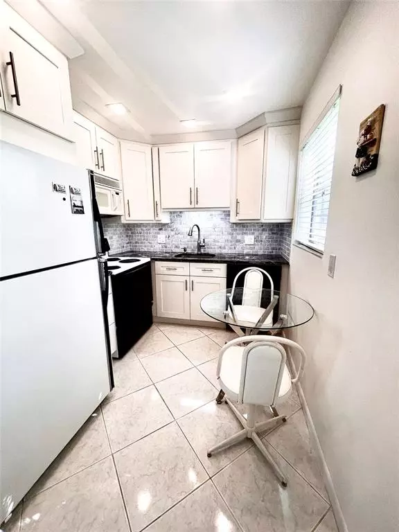 Deerfield Beach, FL 33442,40 Keswick B #40