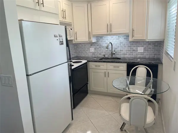 Deerfield Beach, FL 33442,40 Keswick B #40