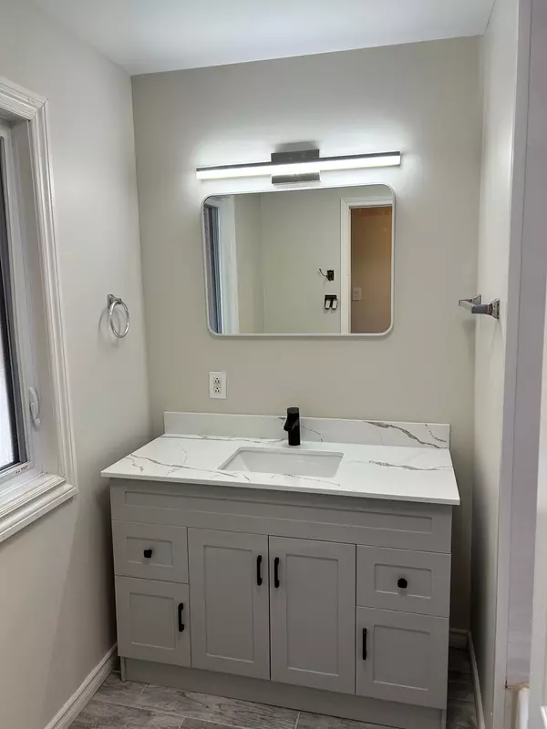 Bradford West Gwillimbury, ON L3Z 2A9,166 Kulpin AVE #Main floor