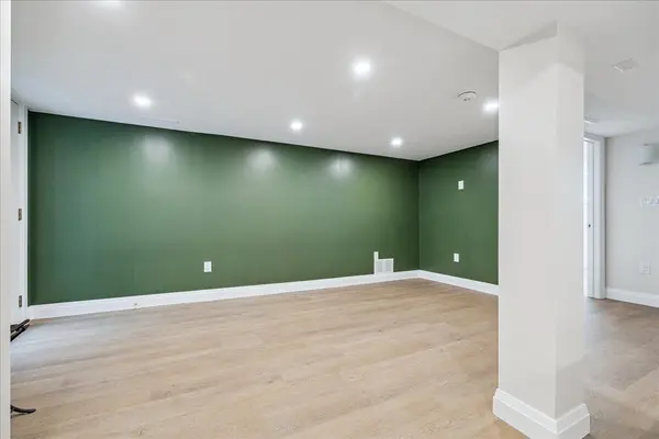 Hamilton, ON L9H 3S7,18 Pleasant AVE #Unit 2