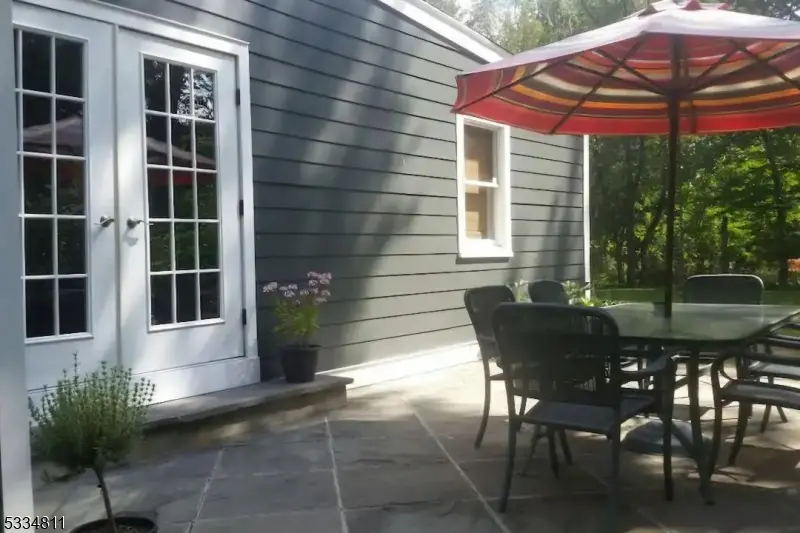 33 Meadowview Rd, Long Hill Twp., NJ 07946