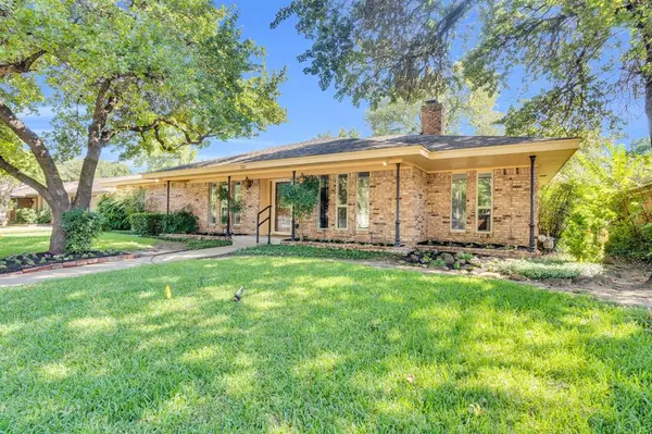 710 Stafford Drive,  Arlington,  TX 76012