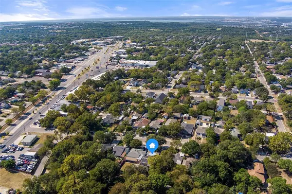 Cockrell Hill, TX 75211,518 Red bud Lane