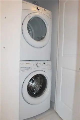 Toronto C10, ON M4S 1A1,68 Merton ST #204