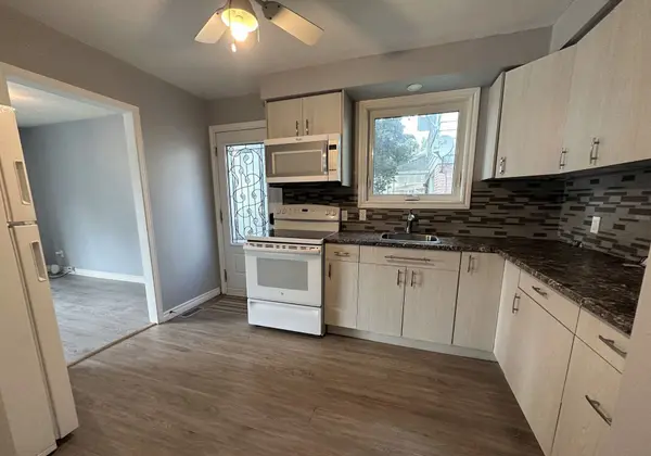 Whitby, ON L1N 3C6,511 Harris CT #Main