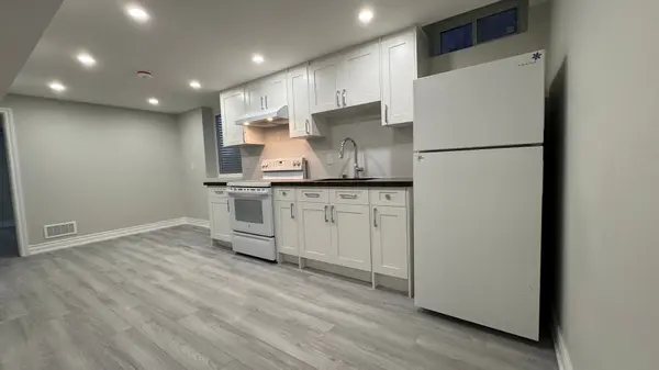 1686 Summergrove CRES #Bsmt, Mississauga, ON L5M 3Z4