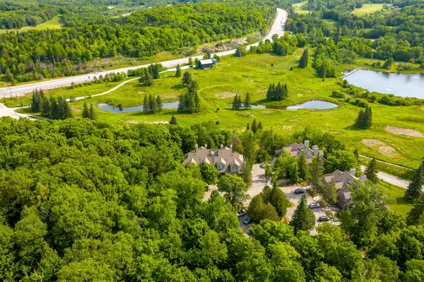 Huntsville, ON P1H 2N5,3931 Grandview Forest Hill DR