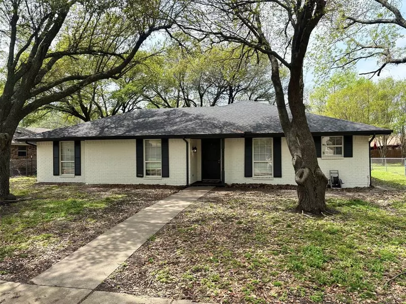 210 Hacienda Drive, Waxahachie, TX 75165