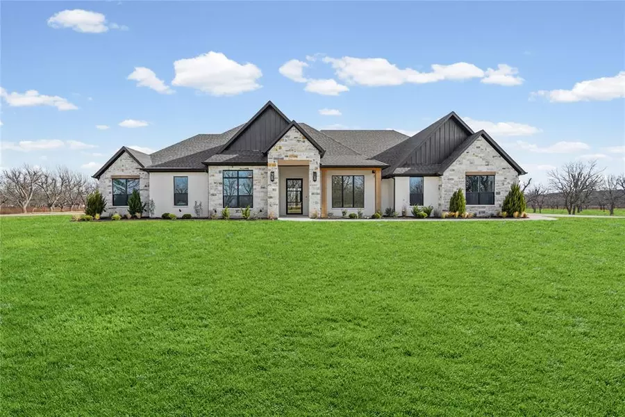 2012 Skylane Drive, Granbury, TX 76049