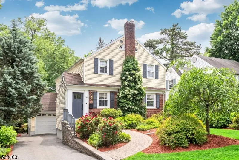 16 Highwood Ter, Glen Rock Boro, NJ 07452